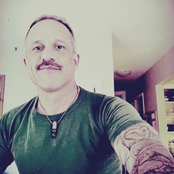 Meet your Posher, Derek - Picture 5 of 7